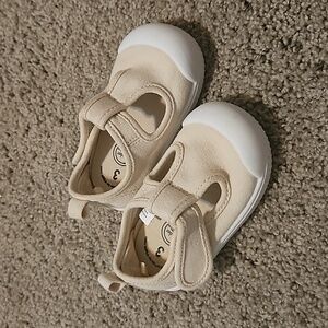 Wonder nation size 3(toddler) tan shoes